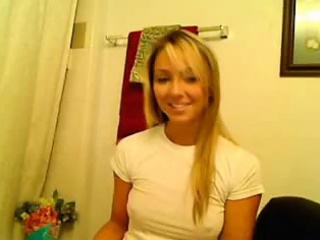 Hot blonde that is uper gives teasing show