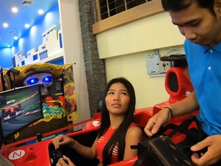 Petite Thai amateur teenie sucks and fucks a tourist