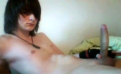 18 yo EMO boy cums on cam