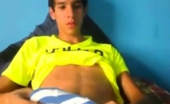 Latino Twink Shows Off When Jerking