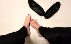 Horny amateur girls with a foot fetish play along