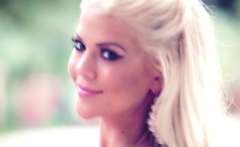 Flexible Blondie Reveals Her Big Boobs