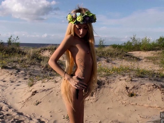 hot blonde ballerina beach masturbation