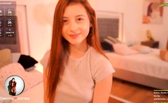 Hot amateur webcam teen masturbates for their fans