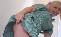 amateur blonde solo webcam