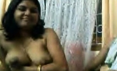 Indian Amateur Shows Off Her Assets on Webcam