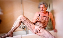 Ivo crossdresser from Vienna Austria - dirty selfpissing