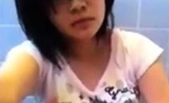 Amateur Asian Girl in Glasses Masturbating
