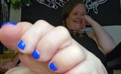 Brunette Solo Honey Shows Her Masturbating Skills